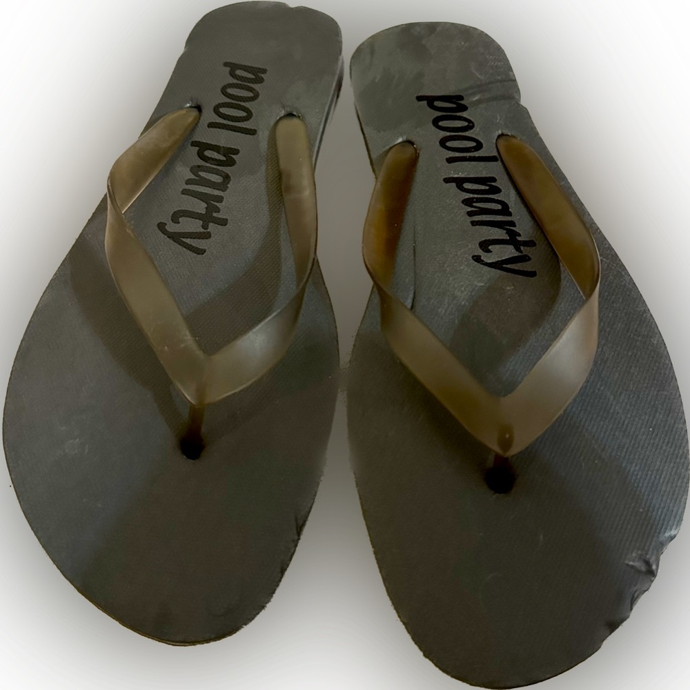 Men’s Pool Party black/gray flip flops/sandals Size 11/12 beach Shoes